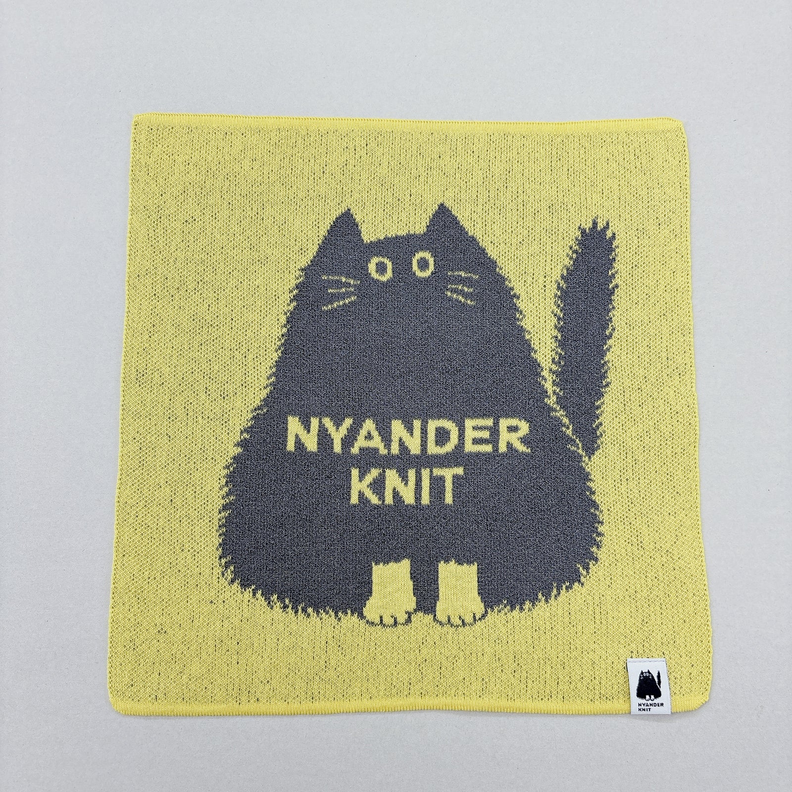 セーター、タオル、鏡と筆 NYG010【NYANDER KNIT/ニャンダーニット】NYANDER Knit toile